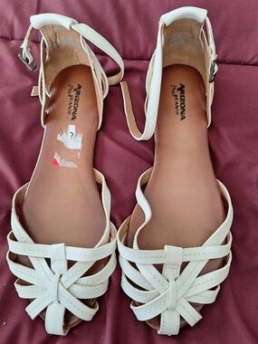 Arizona Jean Company White Strappy Flat Sandals with Ankle Strap